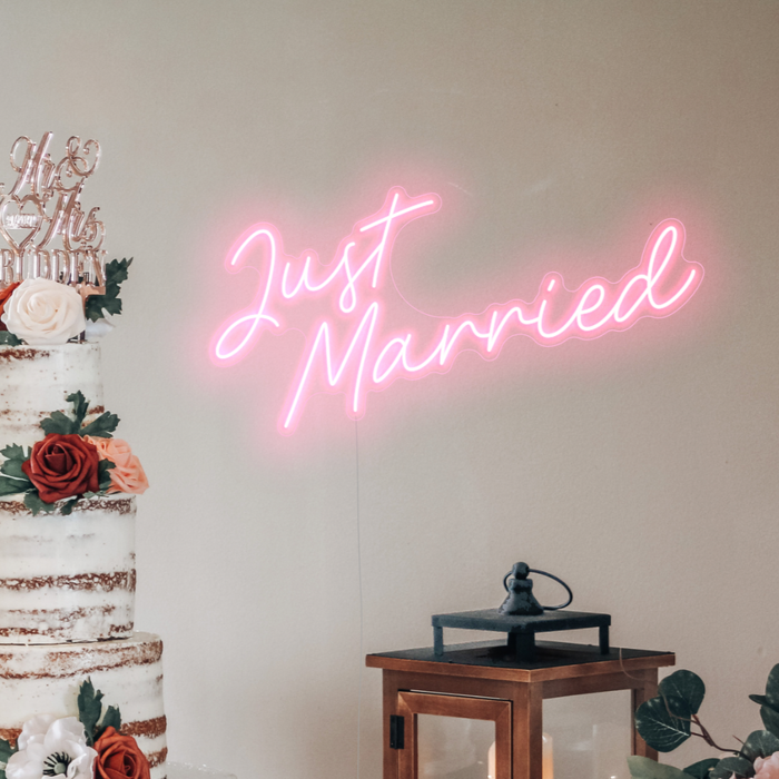Just married neon sign in pastel pink