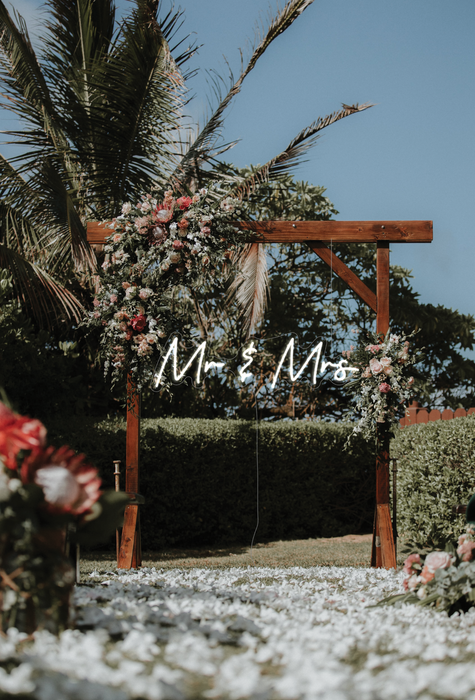 Mr & Mrs Neon Sign in Snow white